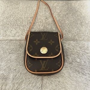 LOUIS VUITTON CANCUN POCHETTE NEW